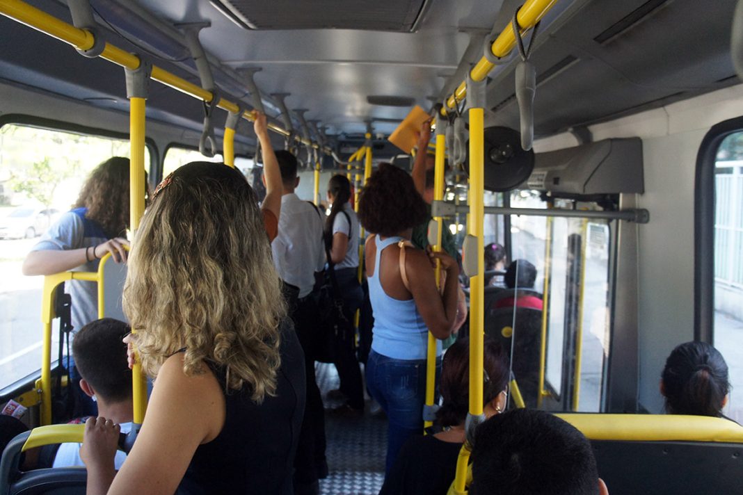 Projeto prevê campanha contra assédio em ônibus.. Foto: Foto: Lucas S. Costa